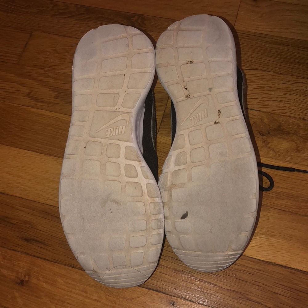 BLACK & WHITE ROSHES - Picture 4 of 6